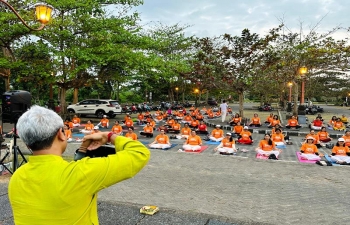 Yoga Session with Badung Happy Movement